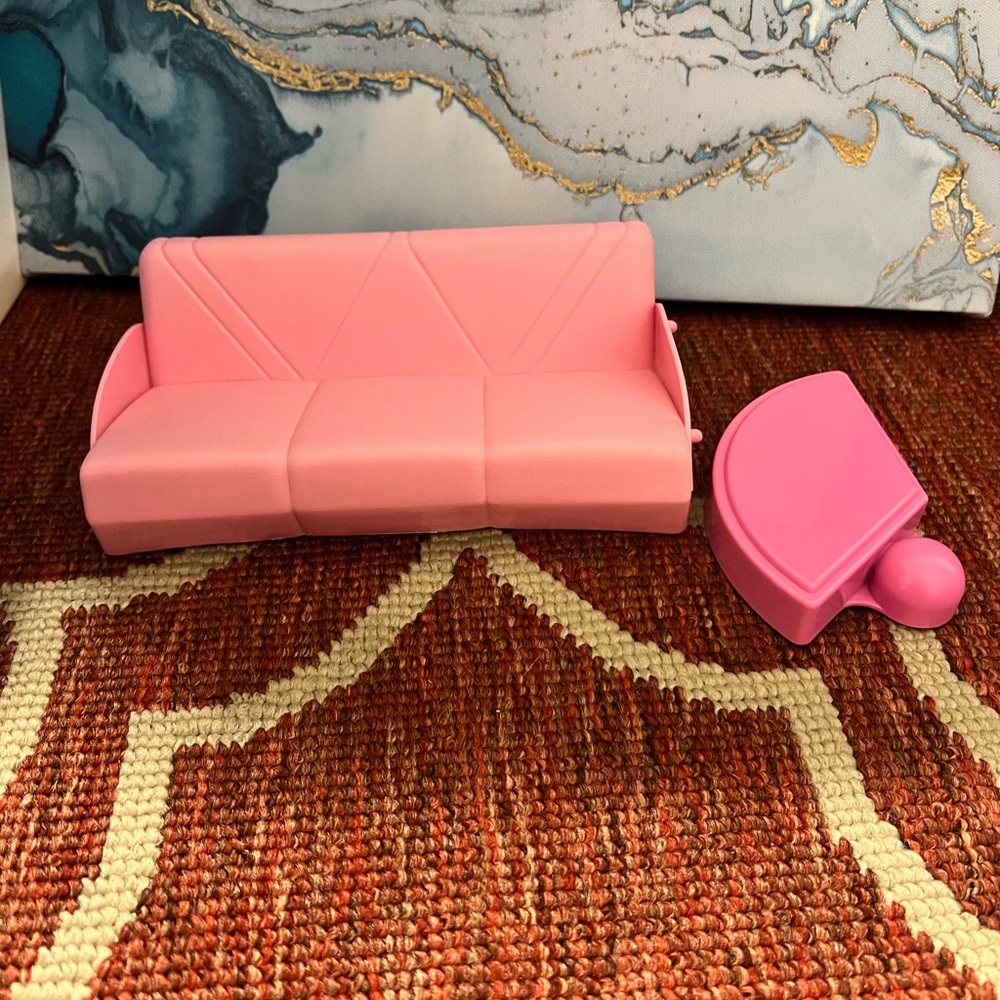 VINTAGE BARBIE 1986 ARCO PINK COUCH..missing left leg